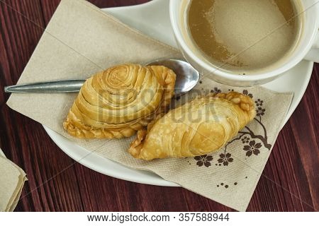 Curry Puff Breakfast With Coffee In The Morning.