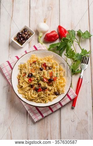 mafalde pasta with capsicum black olives and onions