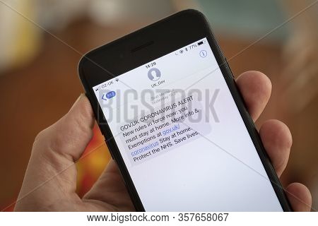 Nottingham, Uk, 25th March 2020, Close Up Of Phone With Government Coronavirus Stay At Home Message
