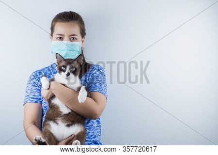 A Girl Wearing A Mask For Protecting Coronavirus, Pm 2.5 And Allergic To Cat's Fur And She Carry A C