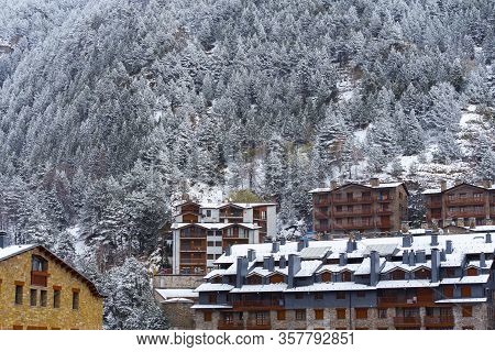 Canillo, Andorra : 06 March 2020 : Cityscape In The City Of Canillo In Andorra, It Dawns With A Grea