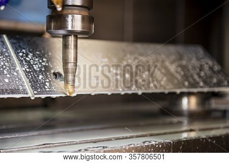 The Cnc Milling Machine Rough Cutting  The Injection Mold Parts By Indexable  Endmill Tools. The Mol