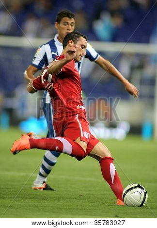 Barcellona - 3 agosto: Emanuel Herrera di Montpellier HSC in azione durante una partita amichevole contro il RCD 