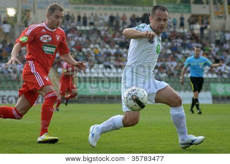 KAPOSVAR, Ungheria - 4 agosto: Nikola Safaric (in bianco) in azione a un Championsh nazionale ungherese