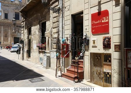 Lecce, Italy - June 1, 2017: Art Shop In Baroque City Of Lecce, Italy. With 50.7 Million Annual Visi