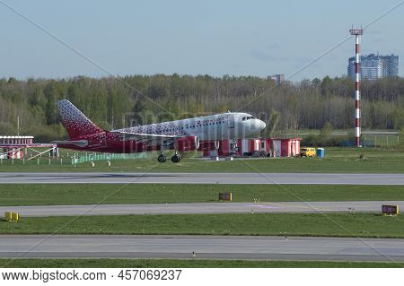 Saint Petersburg, Russia - May 20, 2022: Airbus A319-100 (ra-73743) Of Rossiya Airlines Takes Off On