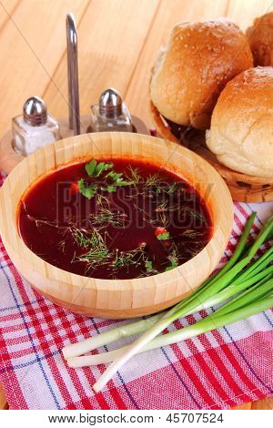 Vynikající boršč v tabulce detail