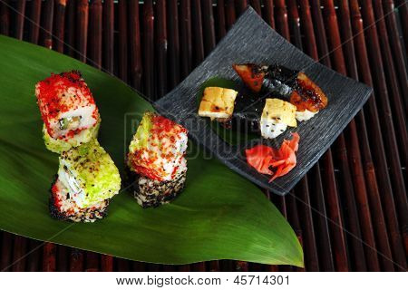 Velsmagende Maki sushi - Roll på bambus mat
