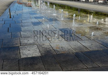 On The Square There Are Spray Nozzles In A Regular Grid Which Spray Upwards According To The Program