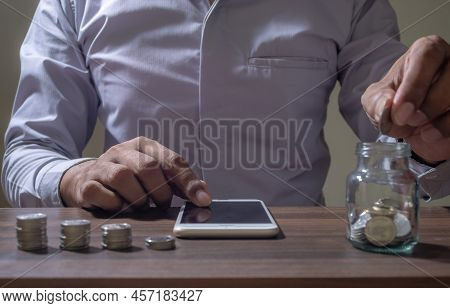 Online Banking And Internet Banking Savings Concept, Online Investment Savings, Online Stock Investo