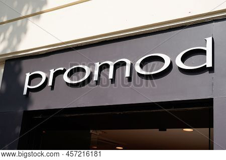 Bordeaux , Aquitaine  France - 05 17 2022 : Promod Logo Sign And Brand Text On Wall Store Of French 