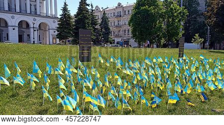 Kyiv, Ukraine May 23, 2022: Ukrainian Flags In Support Of The Military Forces Of Ukraine In The Cent