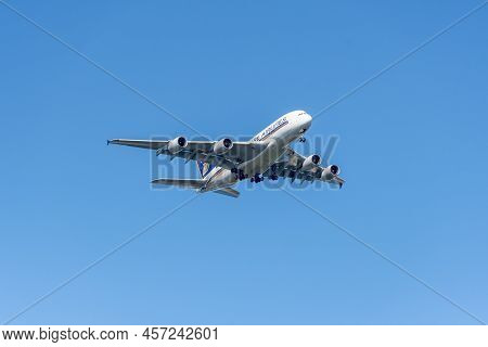 2022-05-08 Sydney, Austraia. Singapore Airlines Jet Plane Aircraft In The Sky.