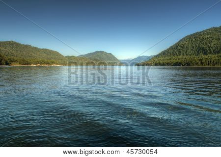 Teletsky Mountain Lake i Altay