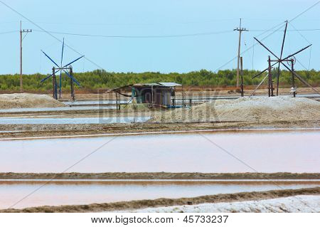 Saline Samutsakorn, Tayland at akşam