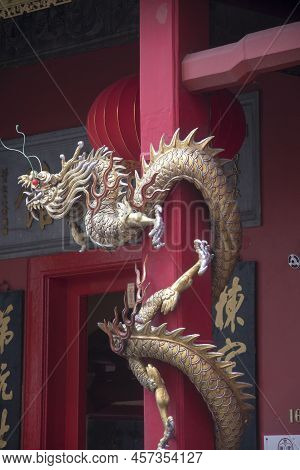 Kuala Lumpur, Malaysia - June 7,2022 : Golden Dragon At An Entrance To The Guandi Temple. Chinatown,