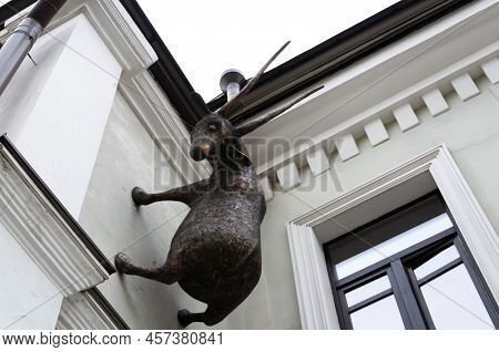 Goat On The Wall. Moscow, Metro Novokuznetskaya. 05.30.2022