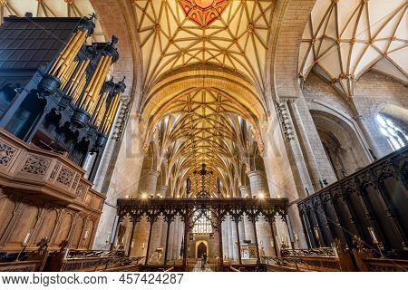 Tewkesbury.gloucestershire.united Kingdom.june 2nd 2022.view Of The Quire Inside Tewkesbury Abbey In