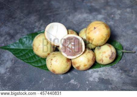 Baccaurea Motleyana With Leaf For Eat