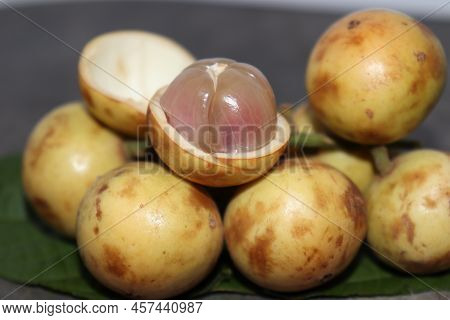 Baccaurea Motleyana With Leaf For Eat