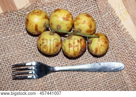 Baccaurea Motleyana With Leaf For Eat