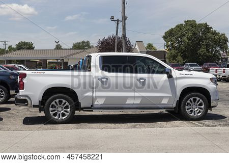 Tipton - Circa July 2022: Chevrolet Silverado Display. Chevy Offers The Silverado In Wt, Custom, Tra