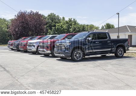 Tipton - Circa July 2022: Chevrolet Silverado Display. Chevy Offers The Silverado In Wt, Custom, Tra