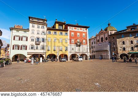 Trento, Italy - Mar 8, 2020: Piazza Del Duomo, Cathedral Square In Trento City With The Typical Hous