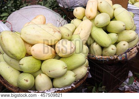 Muskmelon Stock On Shop For Sell