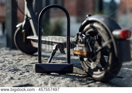 Bicycle U Lock Protect Electric Scooter From Stealing