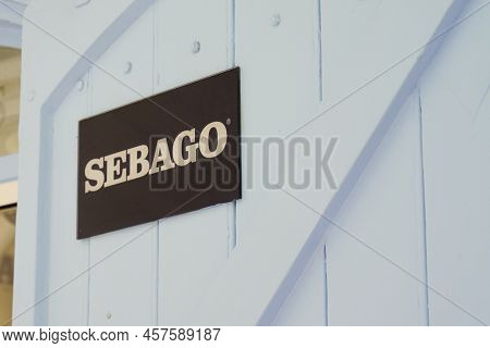Bordeaux , Aquitaine  France - 07 01 2022 : Sebago Boutique Brand Logo And Sign Text On Facade Entra