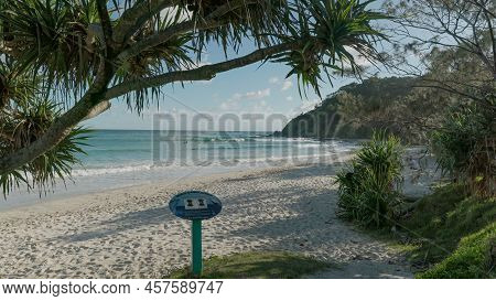 Byron Bay, Australia - Nov 3 2021: Wide Shot Of Surfers At Wategos Beach On A Spring Morning At Byro