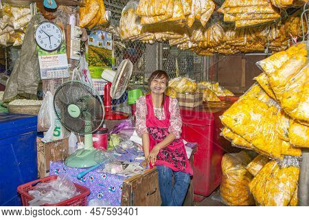Bangkok, Thailand - May 12, 2009: Unidentified Smiling Woman Sitting At The Street At The Morning Fl