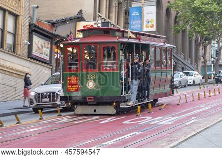 San Francisco, Usa - May 24, 2022: Historic  Cable Car Powell Hyde Line On Turntable At Powell Stree
