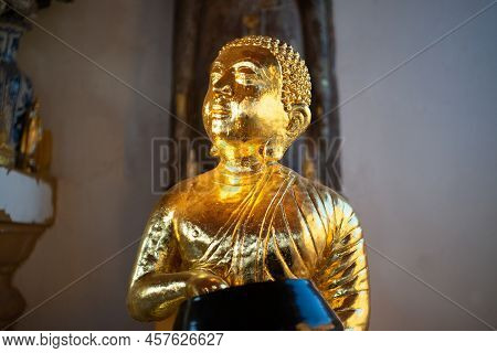 Sakon Nakorn , Thailand - December 25 , 2018 : Phra Upakut, Which Will Bring Good Luck To The Worshi