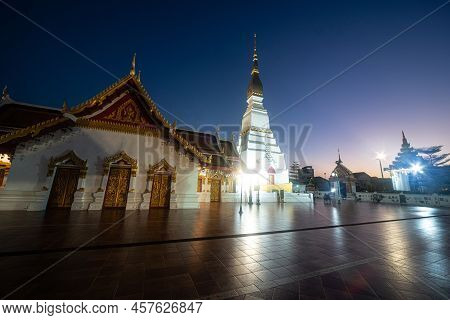 Sakon Nakorn , Thailand - December 25 , 2018 : Ancient White Pagoda In Wat Phra That Choeng Chum Wor