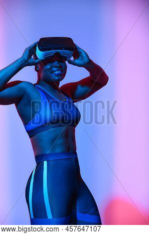 Modern African Black Woman With Short Hiar In Sport Top And Leggings Wearing Glasses Of Virtual Real