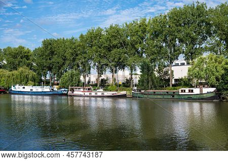 Anderlecht, Brussels Capital Region, Belgium, 07 02 2022 - Houseboats At The Banks Of The Canal Sea 