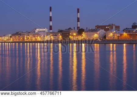 Saint Petersburg, Russia - June 20, 2019: View Of The Sinopskaya Embankment On A White Night. Saint-