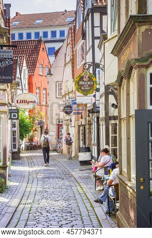 Bremen, Germany - May 18, 2022: Narrow Cobblestoned Street In The Schnoor Quarter Of Bremen, Germany