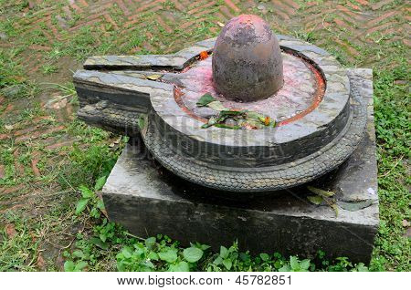 돌 시바 Lingam