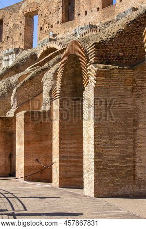 Rome, Italy - October 8, 2020: Colosseum, 1st Century Antique, Oval Amphitheatre In The Centre Of Th
