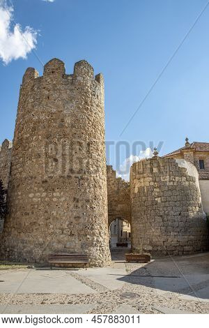 Urueña, Valladolid; June 2022:  Of One Of The Entrance Gates To The Walled Medieval Town Of Urueña, 
