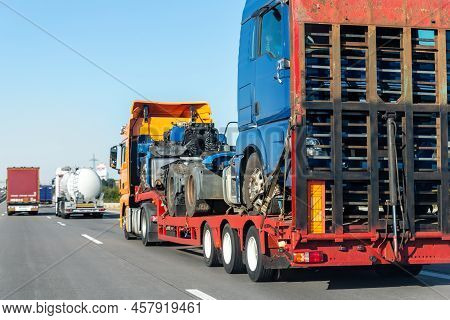 Pov Heavy Industrial Truck Semi Trailer Flatbed Platform Transport Wrecked Salvage Lorry Chassis And