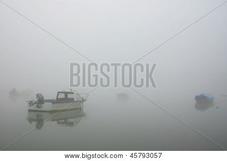 Tåge Over floden