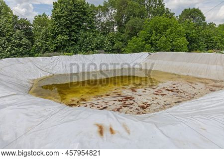 Low Water Level Polyethylene Lined Tank Empty Storage Reservoir Farm Irrigation Drough