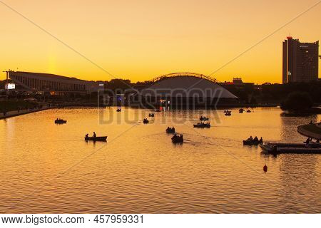 Minsk, Belarus - June 23, 2022 : Vacationers On The Svisloch River In The Center Of Minsk . Traetska