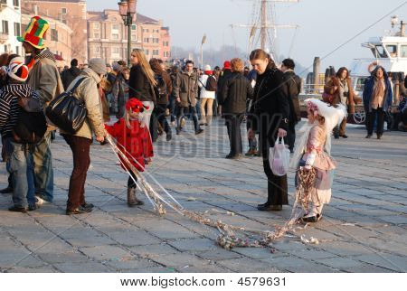 Ragazze In costumi di Carnevale