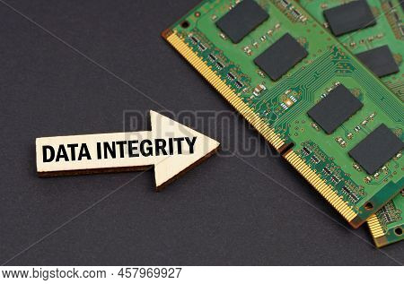 Technology And Computer Concept. On The Black Surface Lies Ram And An Arrow With The Inscription - D