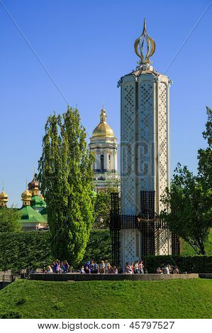 เคียฟซุลฮานี่ Pechersk Lavra วออโธดอกซ์อารามและอนุสรณ์กับทุพภิกขภัย (holodomor) ในสหภาพโซเวียต ยูเครน
